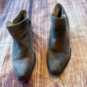 Women’s Roper Booties Brown Size 7